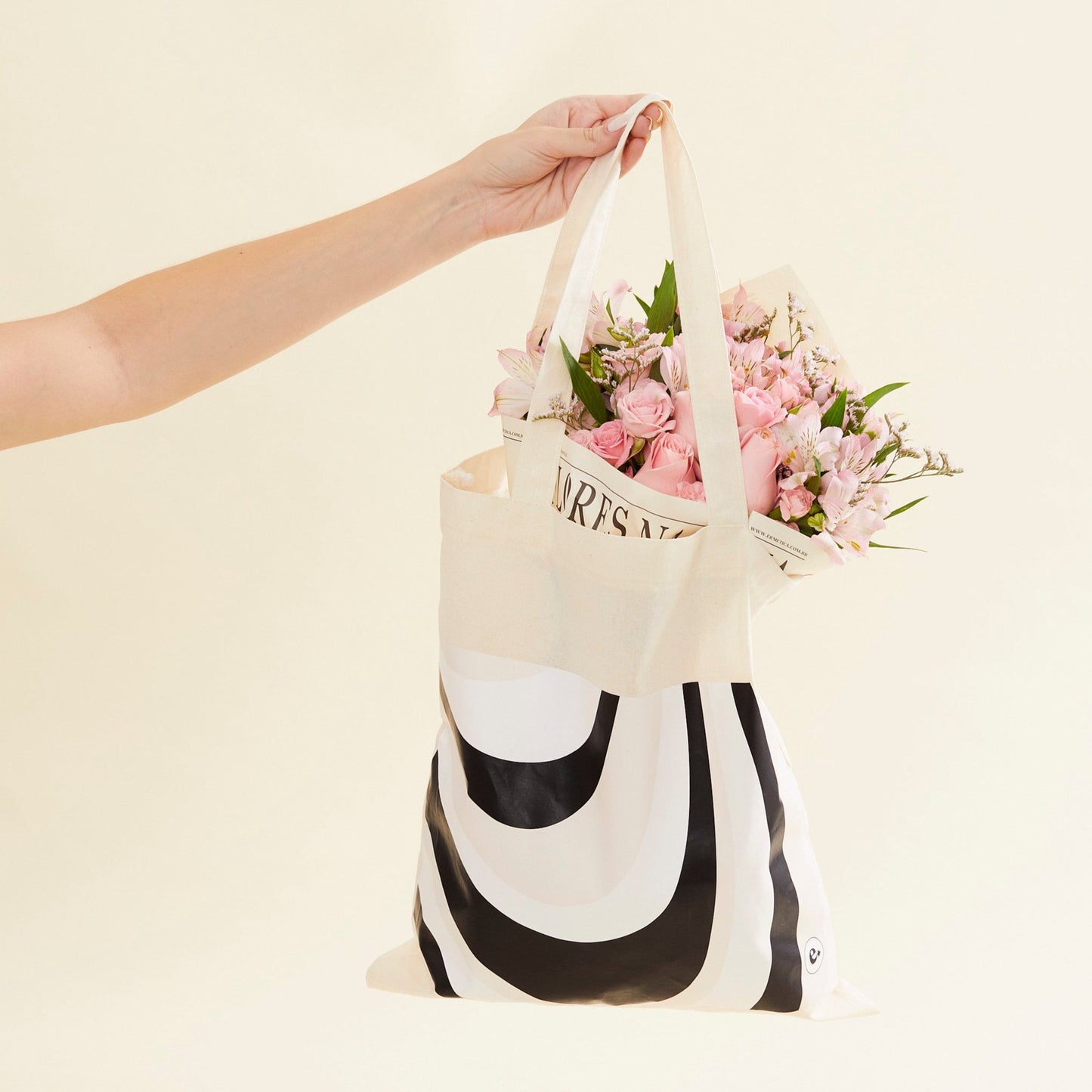 NEW IN! BOLSA COM FLORES ERMETICA P&B